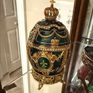 Ornate Green and Gold Decorative Egg